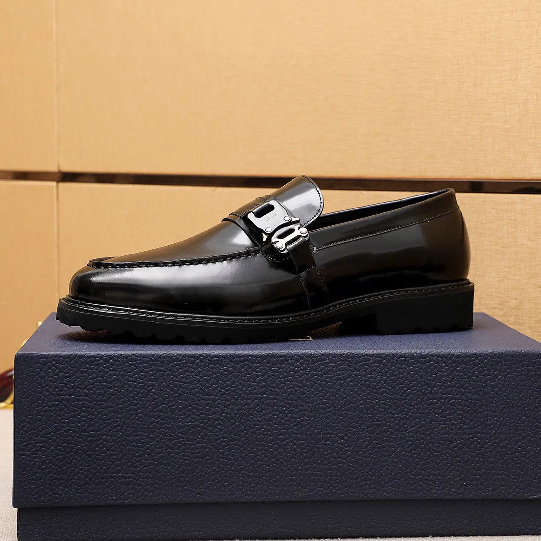 Men's shoes 💰460 💐 Product trademark: Dior "Dior" casual leather shoes Regular size: 39-44 (38.45🉑️customized) Product materials: Selected Italian imported first-layer open-edge beaded cowhide upper + classic hardware buckle, imported water-dyed cowhide lining. Strong three-dimensional visual effect, foam outsole Color: 2⃣️colors available